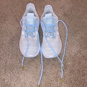 Woman’s Adidas cloud foam comfort shoes !